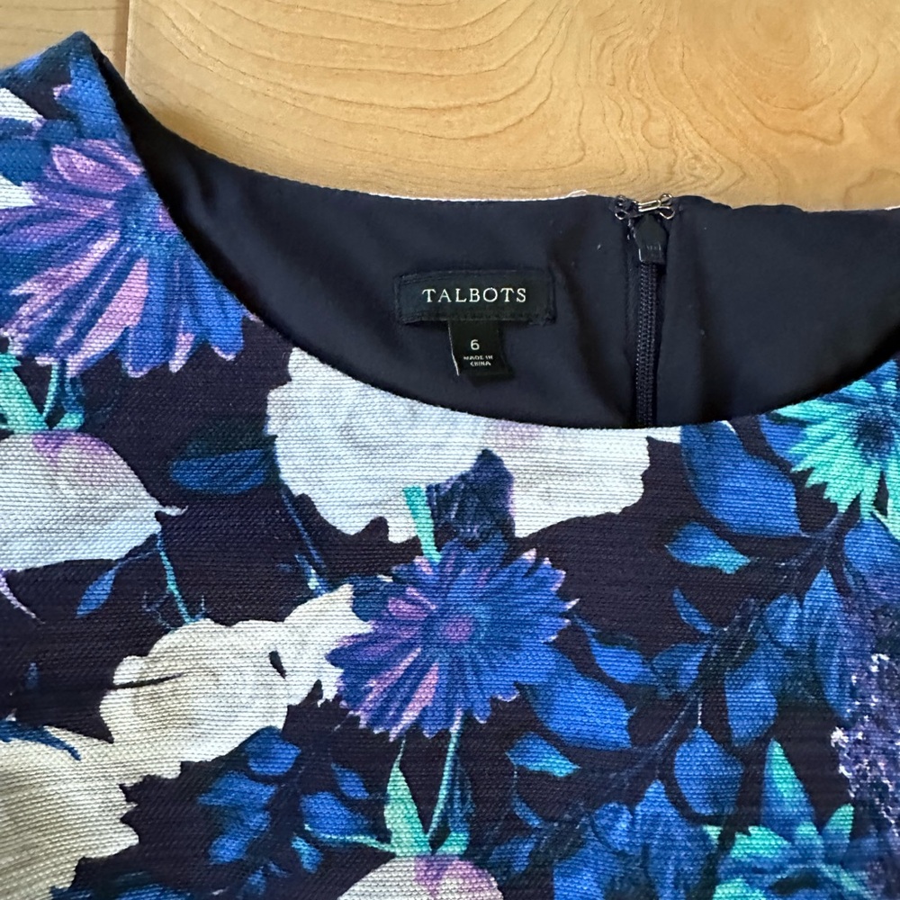 🌻 2/$10 Talbots Floral Ombré Sheath Dress Navy Blue Purple size 6 - Picture 4 of 12